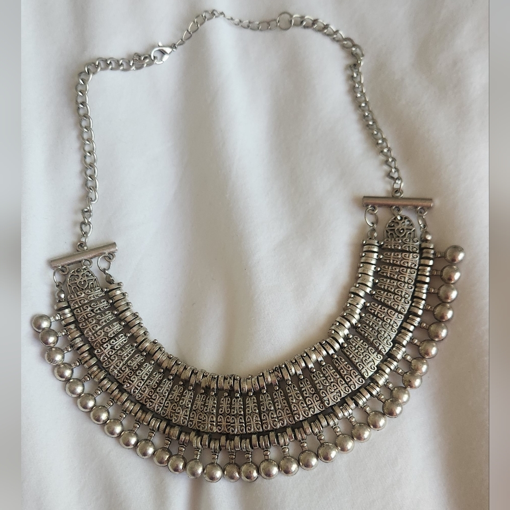 Silver tone tribal necklace - Picture 3 of 4